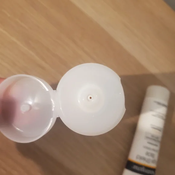 Pacifica, Hawaiian Tropic, Neutrogena Sunscreen Bundle - Picture 4 of 5